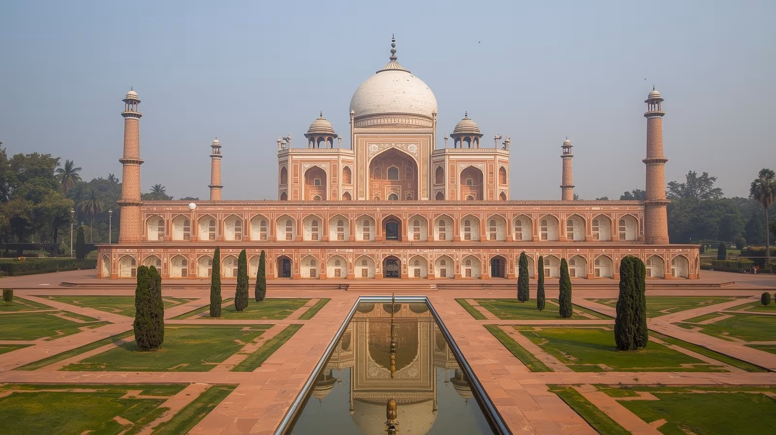 The grand Mughal architecture of Humayun's Tomb